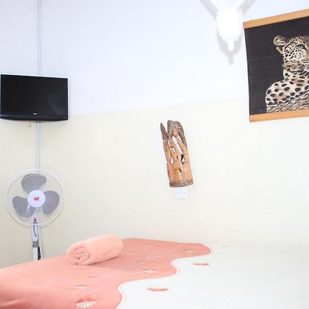 Reed Mat Lodge ลุซากา ภายนอก รูปภาพ